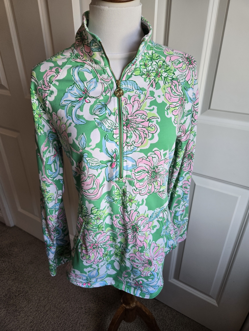 NWOT Lilly Pulitzer Green Floral Half-Zip Pullover with Pink Accents - Small
